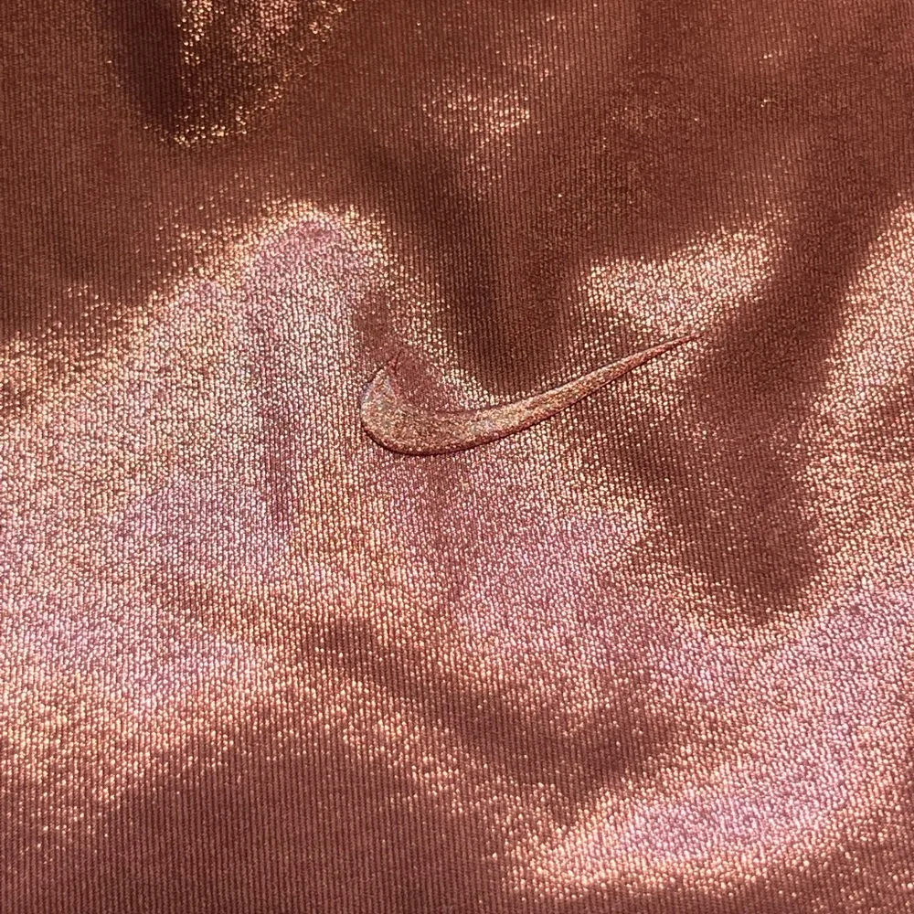 The Nike One Tight Fit Mid Rise 7/8 Length Shimmer Leggings Sz S Polyester Blend - Picture 8 of 13